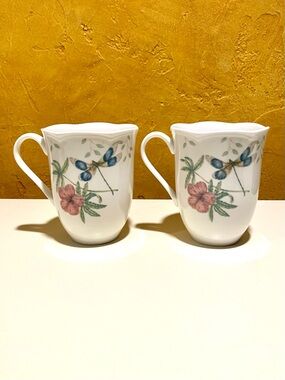 2 LENOX BUTTERFLY MEADOW DRAGONFLY MUGS - 12 OZ WHITE PORCELAIN SCALLOPED RIM